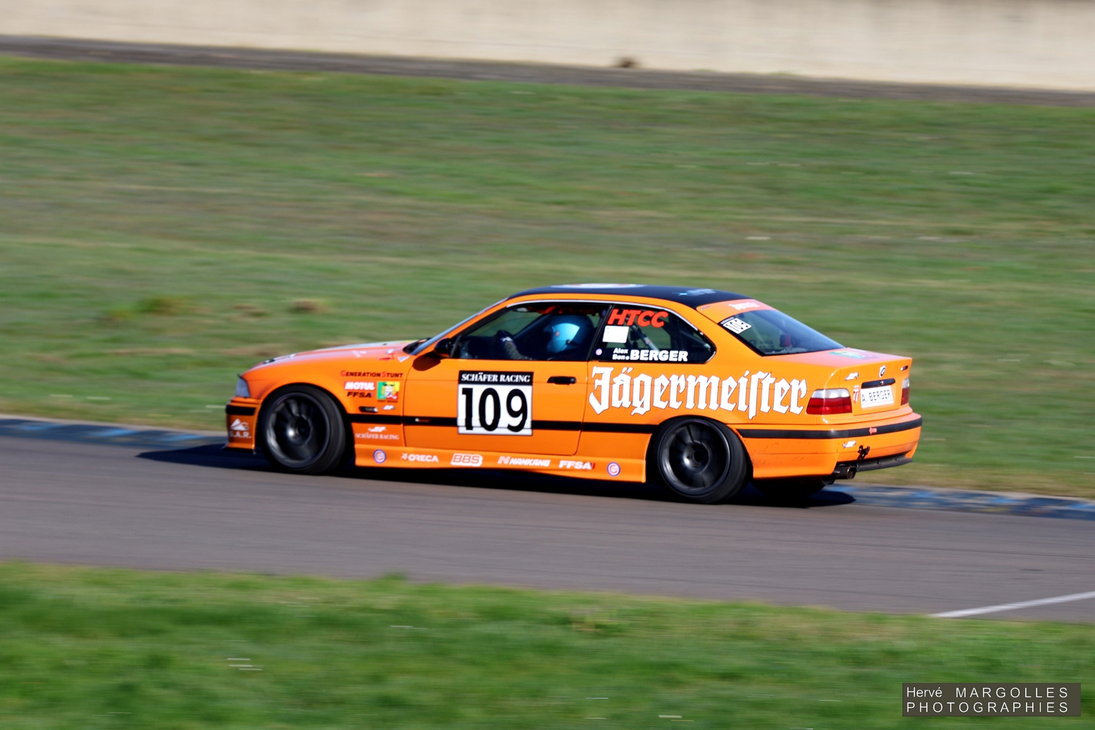 109-01.jpg