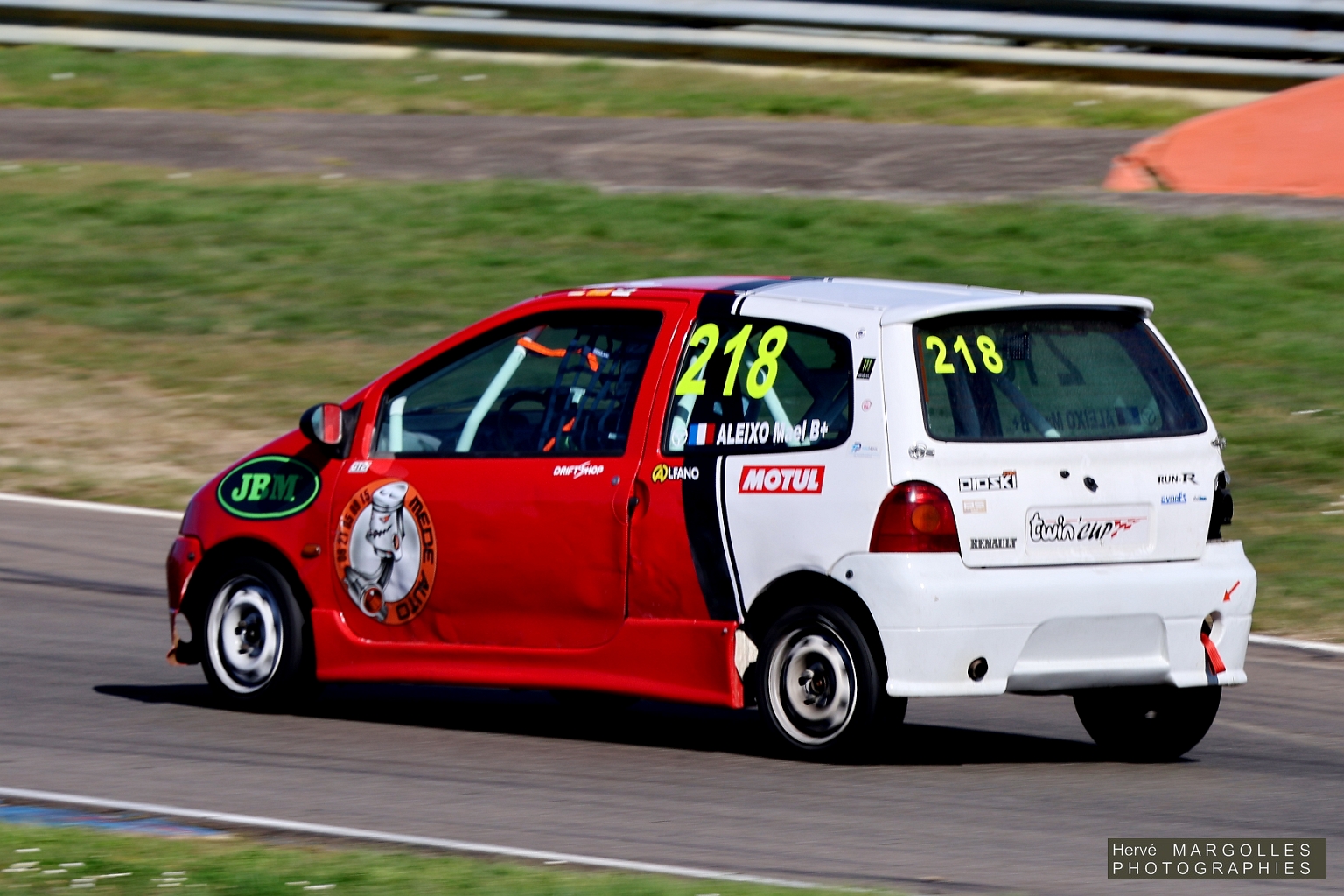 218-01.jpg