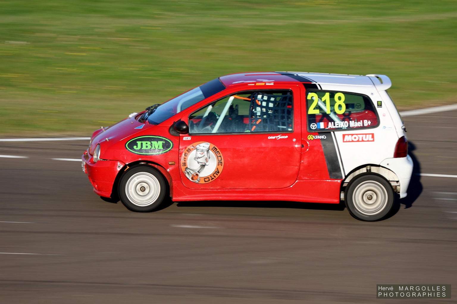 218-02.jpg