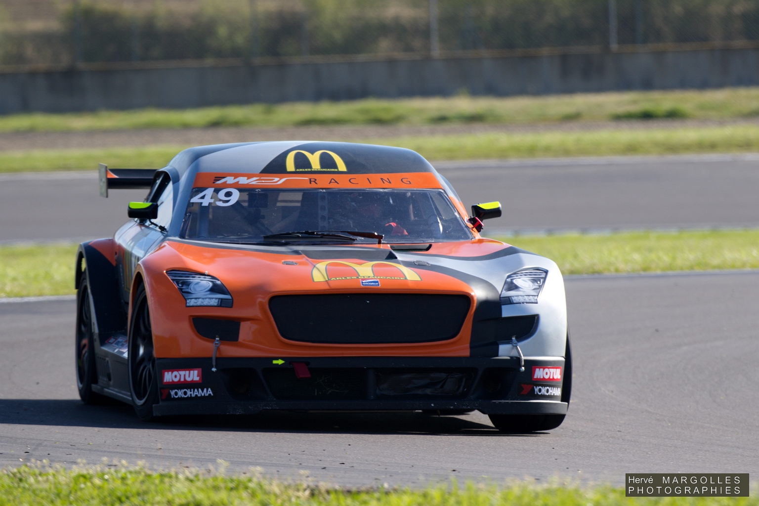 049-01.jpg