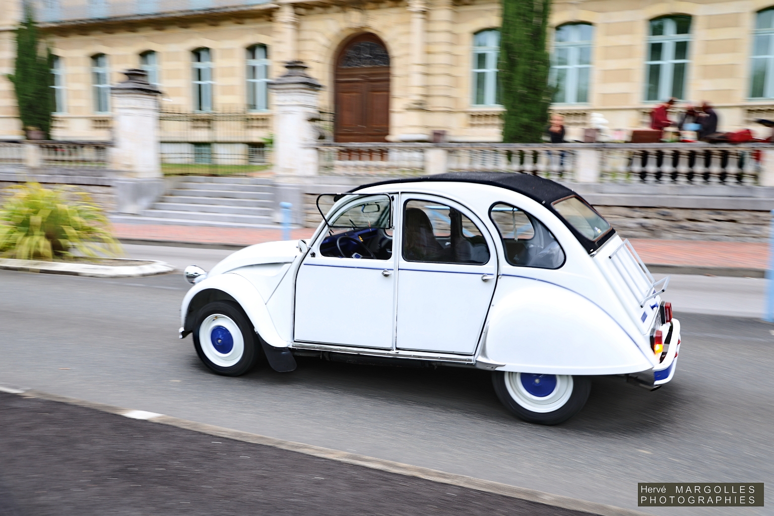 Citroen-2CV-01.jpg