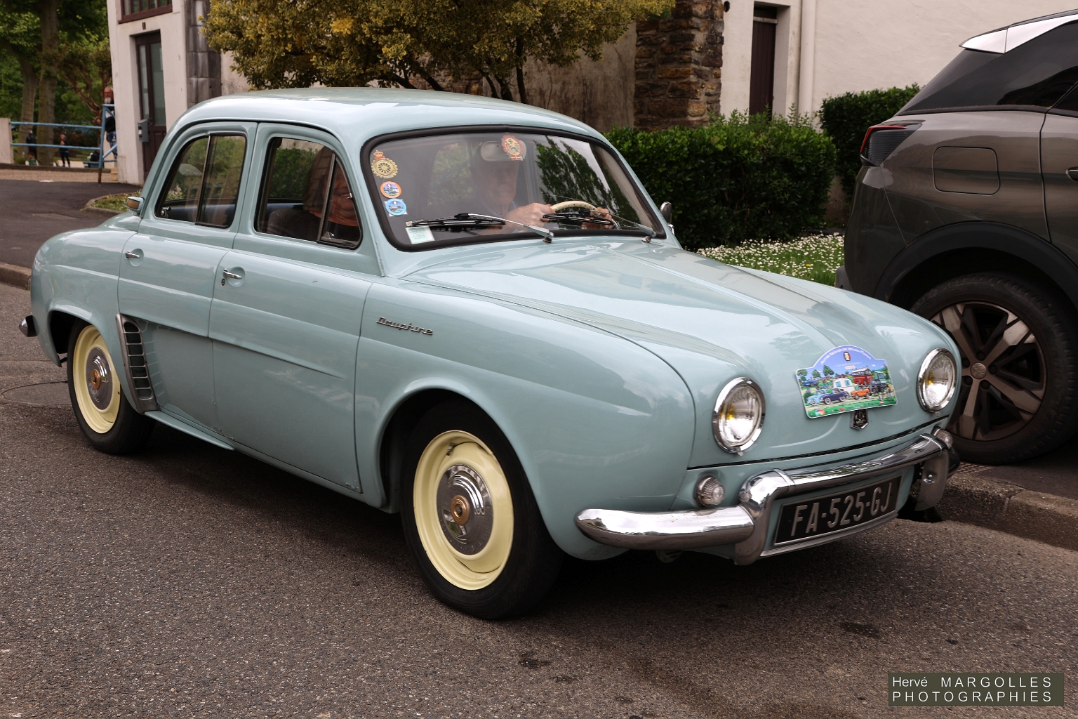 Renault-Dauphine.jpg