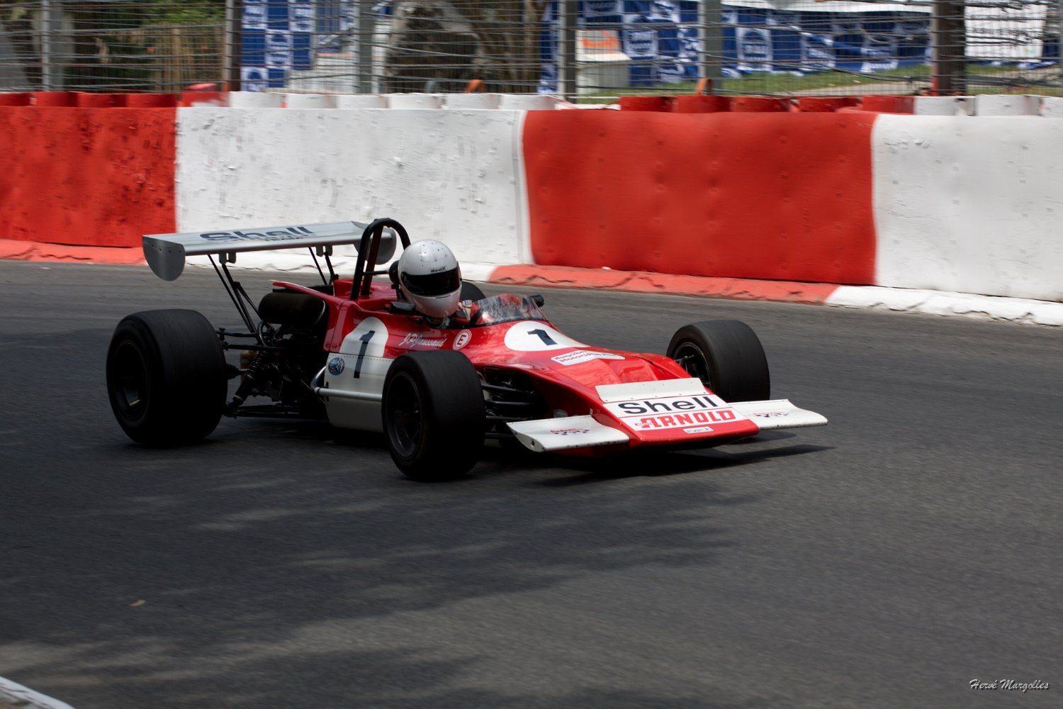 F2-001-01.jpg