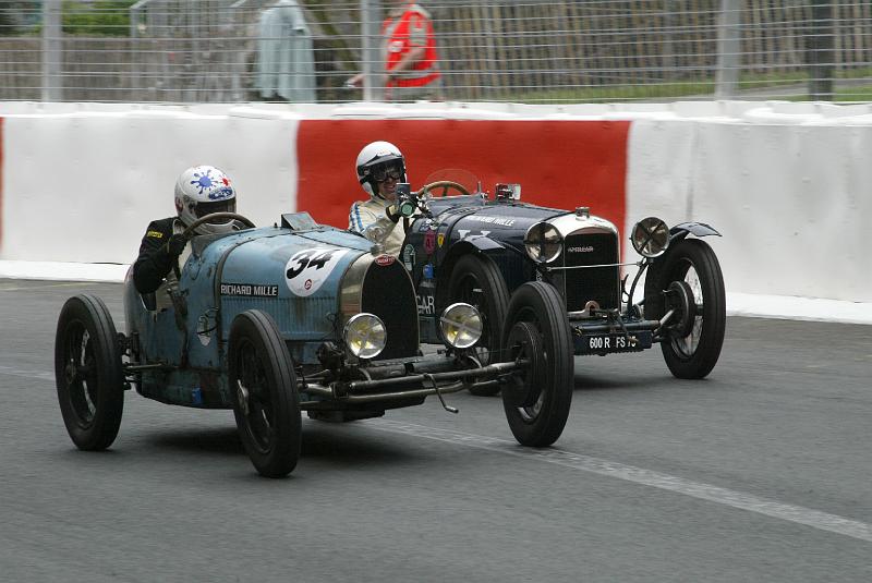B45D2080.JPG - Bugatti contre Amilcar