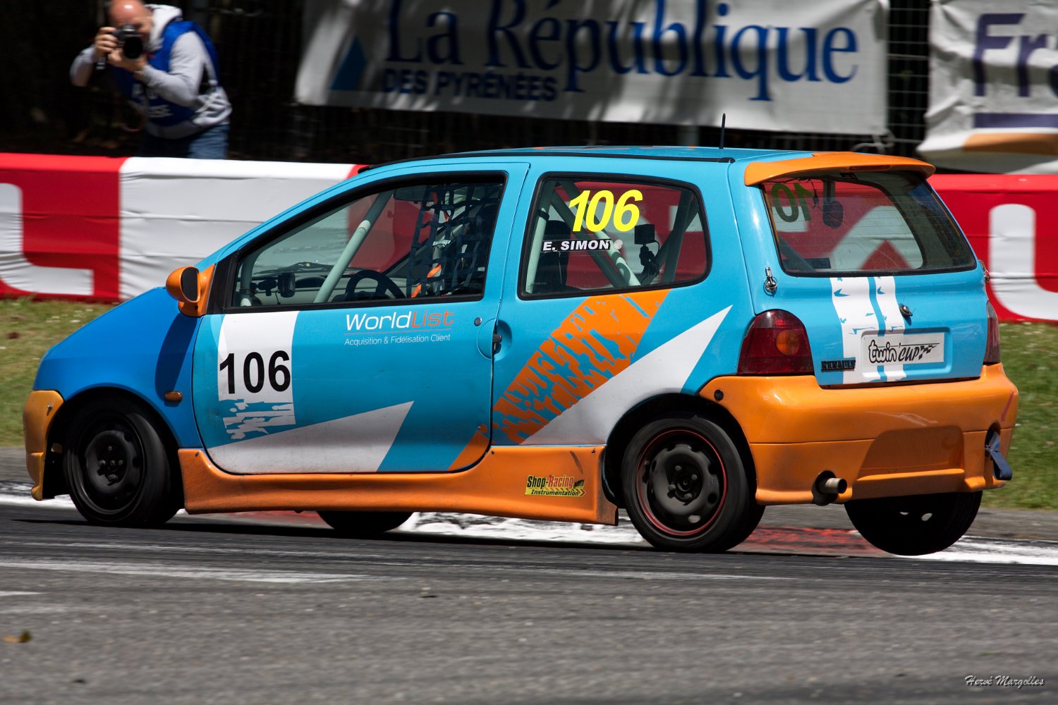 106-02.jpg