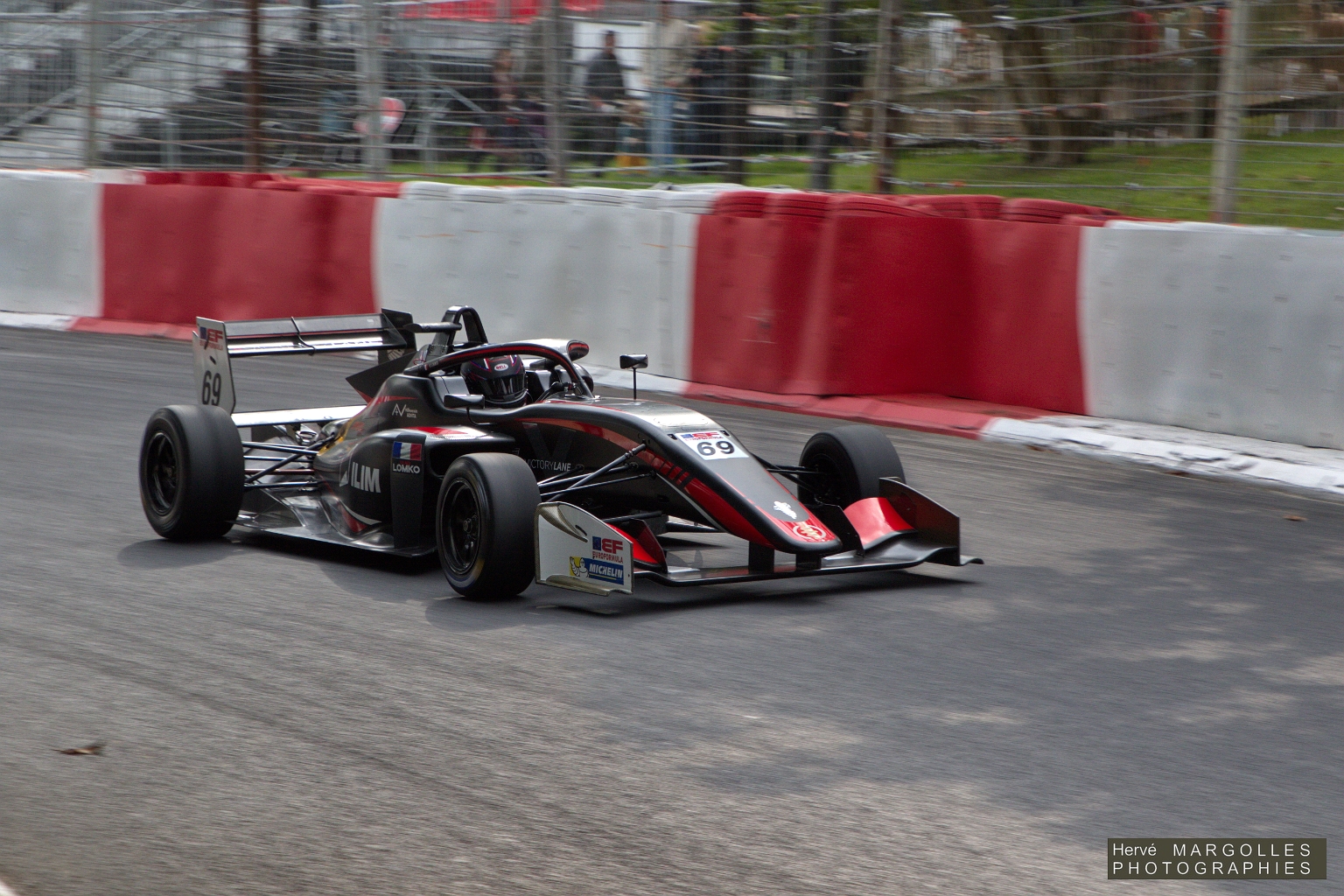 069-01.jpg