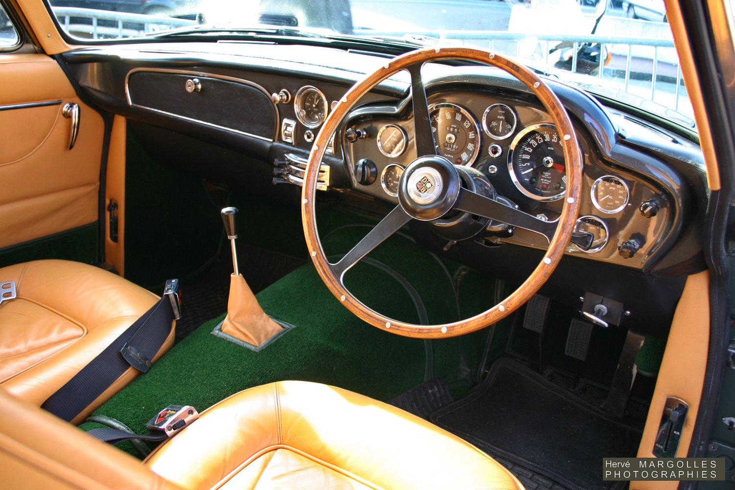 1966_Aston-Martin-DB6-03.JPG