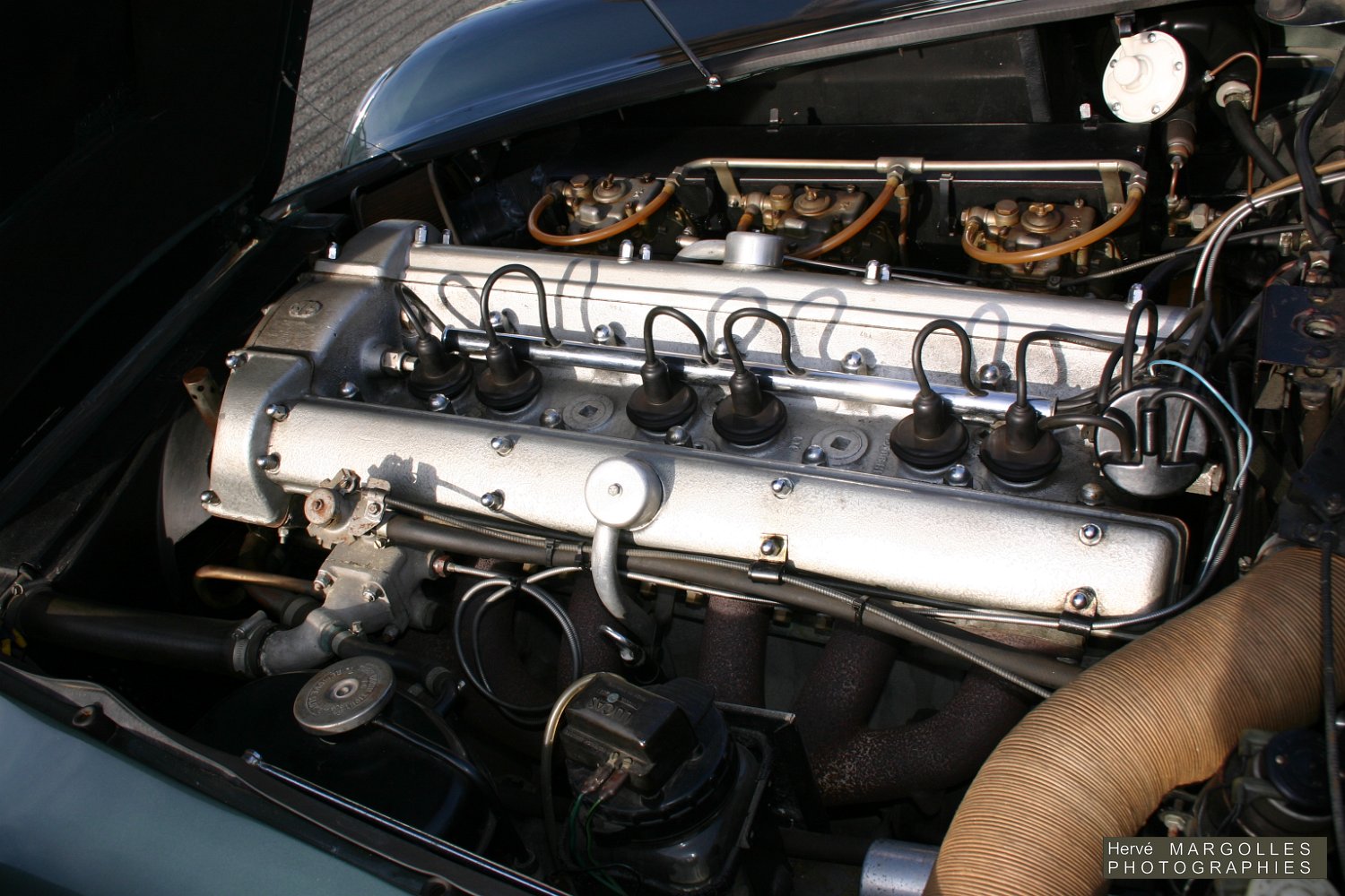 1966_Aston-Martin-DB6-04.JPG