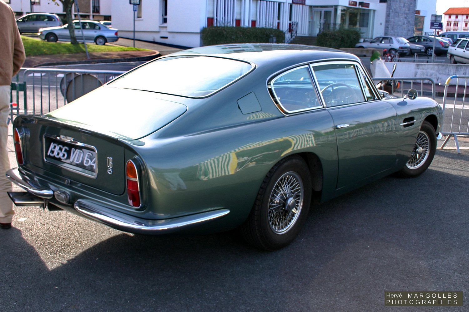 1966_Aston-Martin-DB6-05.JPG