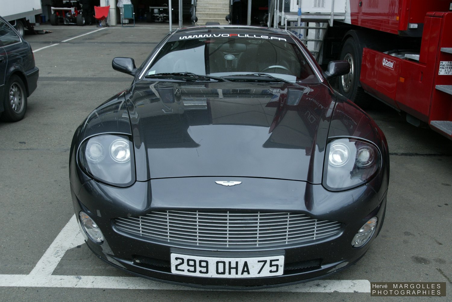 2005_Aston-Martin-Vanquish-03.JPG