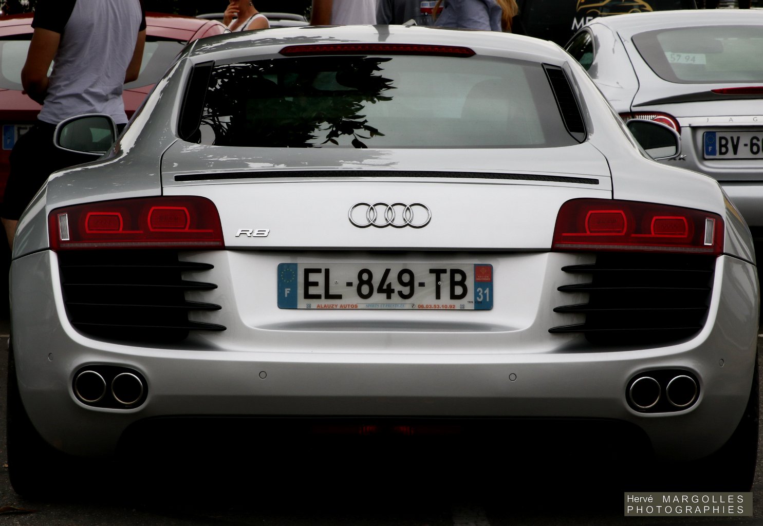2009_Audi-R8-V10-02.JPG