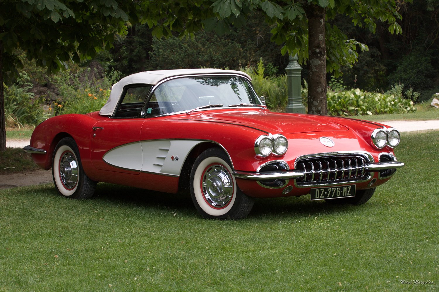 Chevrolet-Corvette-02.jpg