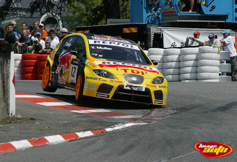 B45D6472.JPG - Yvan Muller: Seat Leon TDi toujours spectaculaire à la sortie de Foch