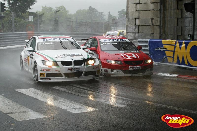 B45D6723.JPG - C'est serré sous le pont Oscar, mais ça passe