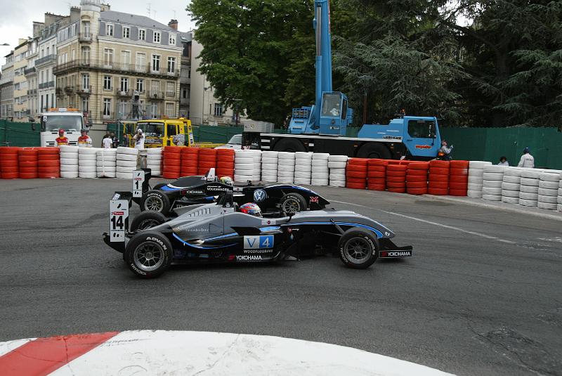 B45D0576.JPG - Ca frotait un petit peur au virage du lycée !