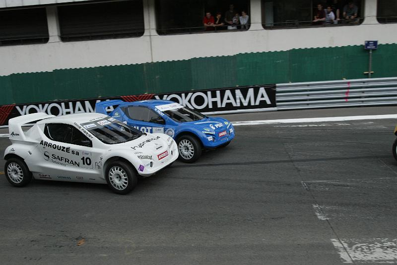 B45D0591.JPG - et lui fait l'intérieur du virage du lycée