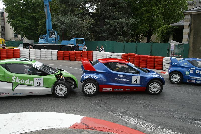 B45D0601.JPG - l'avant de son auto prend mal