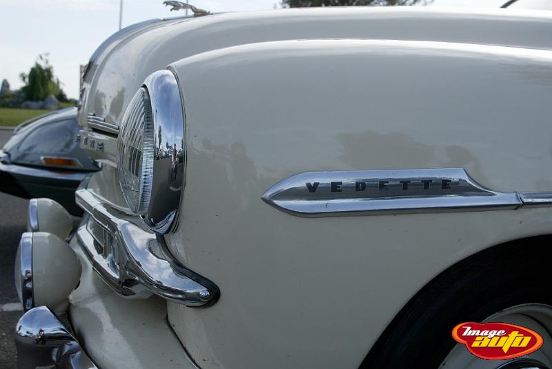 B45D4653.JPG - Une Ford plus ancienne, la Vedette, mais encore un V8