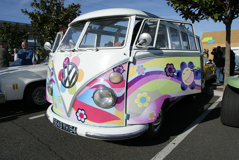 B45D0025.JPG - Sortie de restau très remarquée pour ce beau combi VW