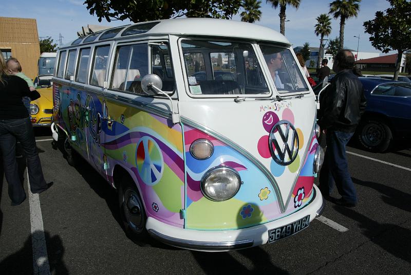 B45D0026.JPG - Sortie de restau très remarquée pour ce beau combi VW