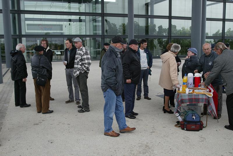 B45D0031.JPG - Il fallait bien un café et quelques gâteaux pour nous réchauffer ce jour là.