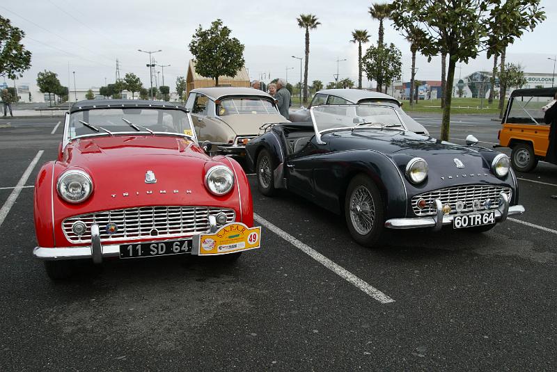 B45D0333.JPG - Deux Triumph TR3