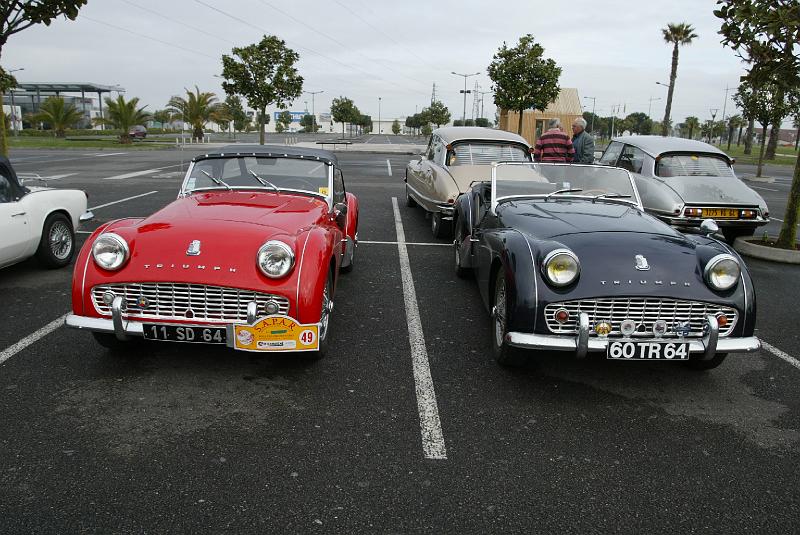 B45D0334.JPG - Deux Triumph TR3