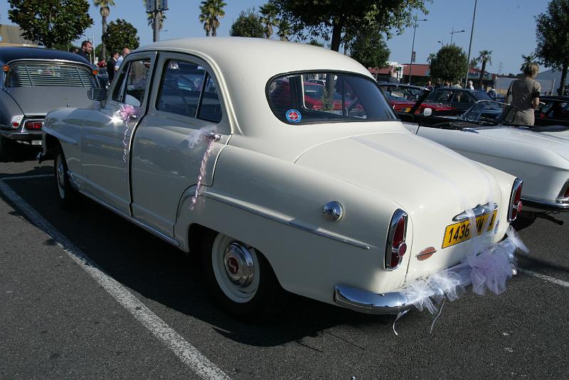 B45D4284.JPG - Simca Aronde P60 en tenue de mariage