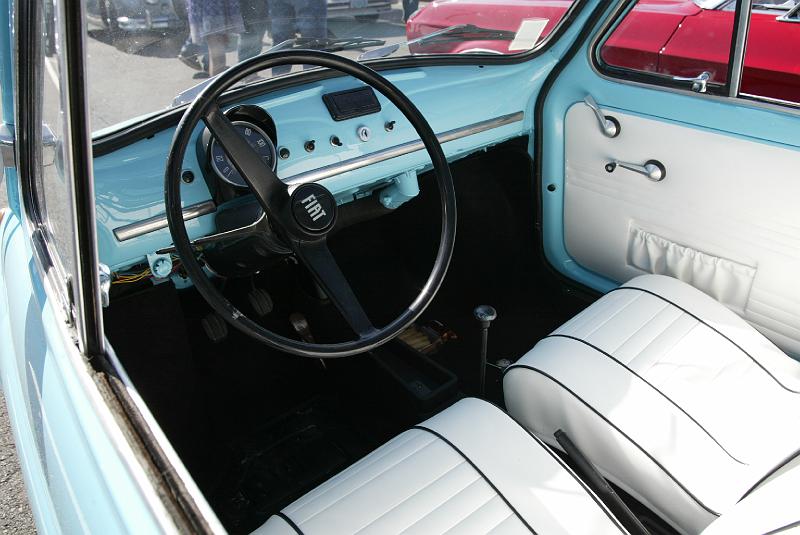 B45D4296.JPG - Une autre Fiat 500, très belle: cet intèrieur a un gout de vacances.