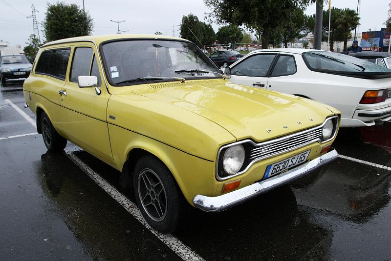 B45D4815.JPG - Assez rare cette sympatique Ford Escort Break