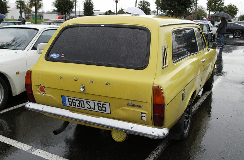 B45D4816.JPG - Assez rare cette sympatique Ford Escort Break