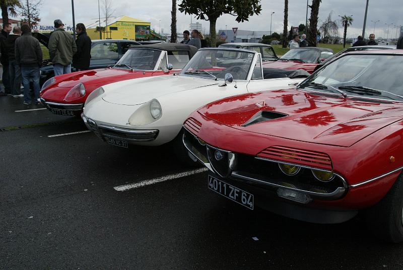 B45D5027.JPG - Alfa Romeo, deux Dueto et une Montreal