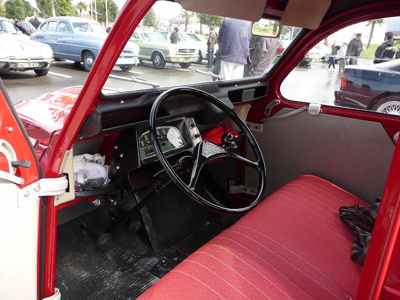 P1030331.JPG - Une 2CV dans un état rare