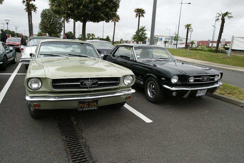 B45D0152.JPG - ...puis une autre. Ce modèle est toujours très représenté au Rencard 64 et on y trouve tous les modèles, toutes les années.