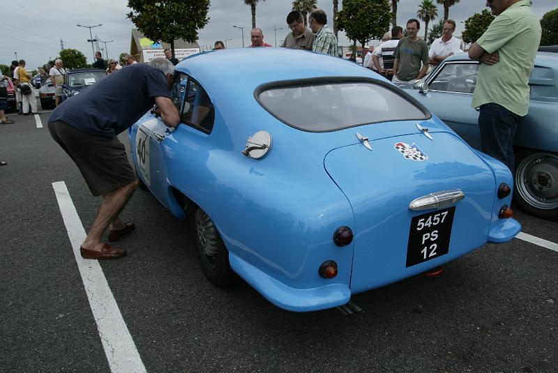 B45D0055.JPG - Les amis du pilote lui souhaite bonne chance.