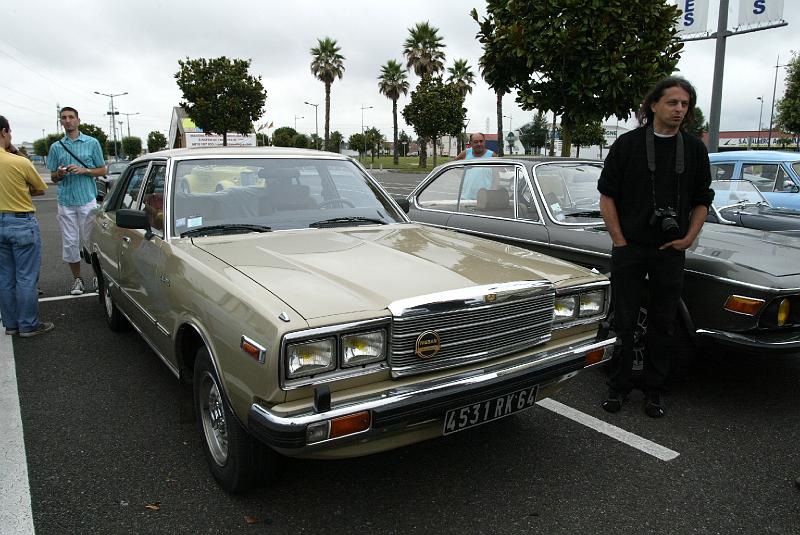 B45D0856.JPG - La Toyota Laurel et son propriétaire spécialisé dans la marque.