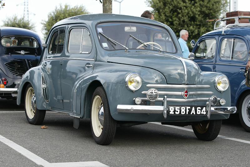 B45D0589.JPG - Renault 4CV