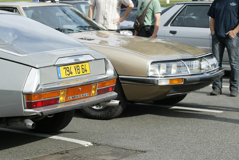 B45D0599.JPG - deux SM Maserati, l'avant comme l'arrière est atypique...