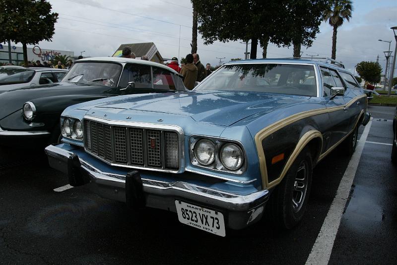 B45D0071.JPG - Ford Gran Torino Squire 1973 : Dimensions hors normes:5,5 mètres de long, 2 mètres de large et un poids de deux tonnes.