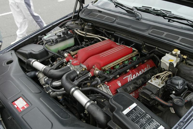 B45D0025.JPG - Maserati Quatroporte année 2000: Le V8 3.2 l bi-turbo.