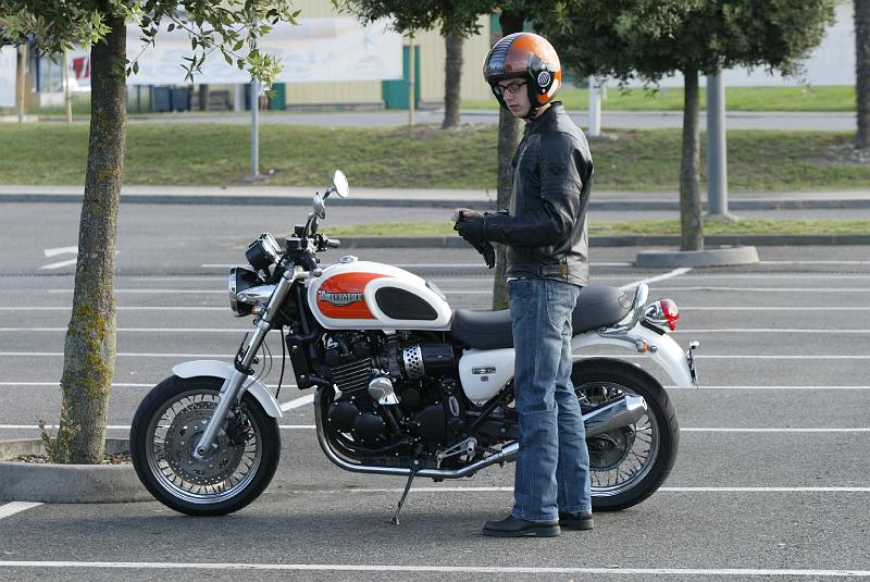 B45D0031.JPG - Triumph, une belle moderne au look rétro