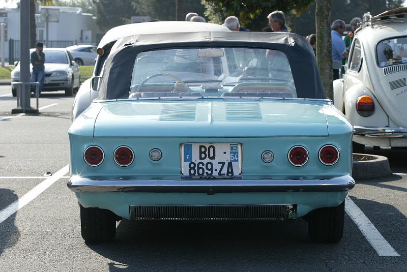 B45D0045.JPG - La Corvair: une jolie américaine avec un moteur 6 cylindres à plat refroidi par air.