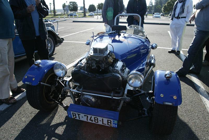 B45D0202.JPG - Un Tricycle JZR façon Morgan avec un moteur de Honda ST1100 cc à carrosserie beetleback. (arrière en pointe)