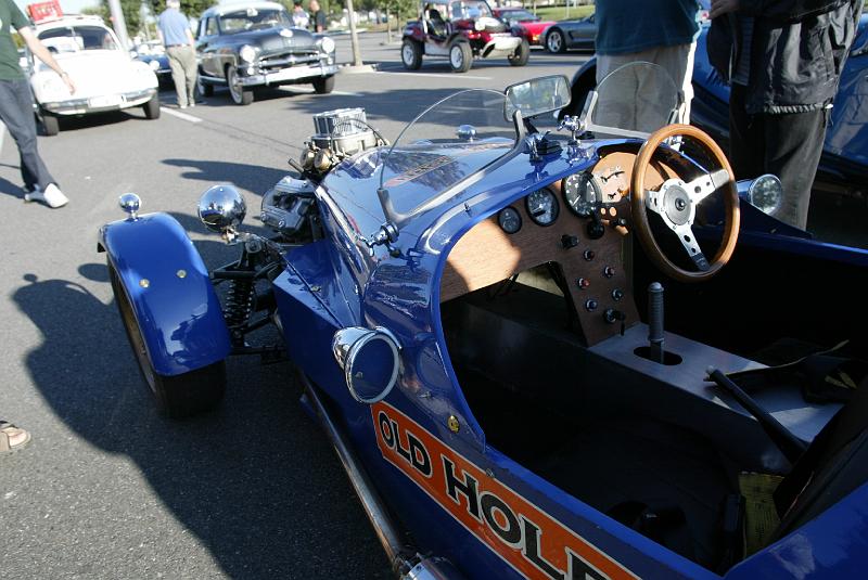 B45D0203.JPG - Un Tricycle JZR façon Morgan avec un moteur de Honda ST1100 cc à carrosserie beetleback. (arrière en pointe)