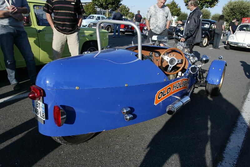 B45D0204.JPG - Un Tricycle JZR façon Morgan avec un moteur de Honda ST1100 cc à carrosserie beetleback. (arrière en pointe)