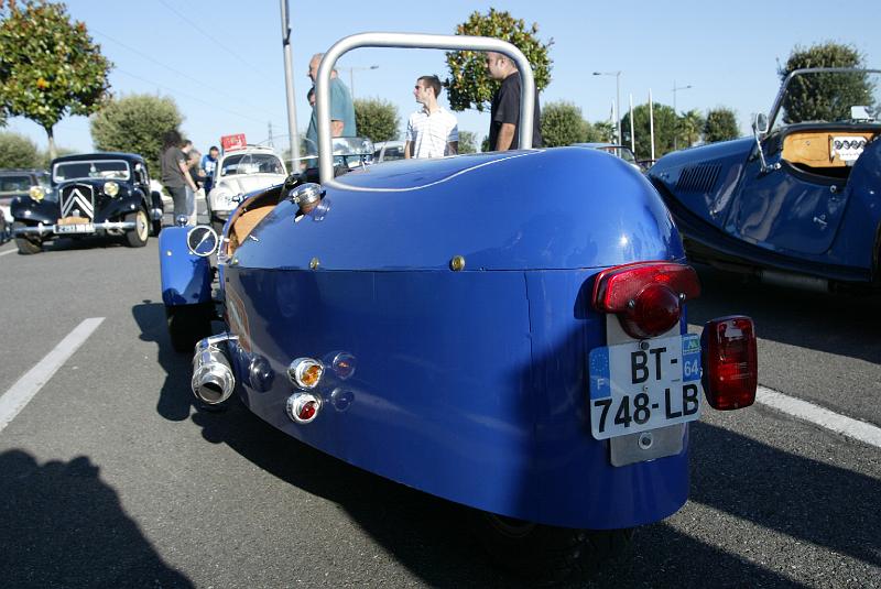 B45D0205.JPG - Un Tricycle JZR façon Morgan avec un moteur de Honda ST1100 cc à carrosserie beetleback. (arrière en pointe)
