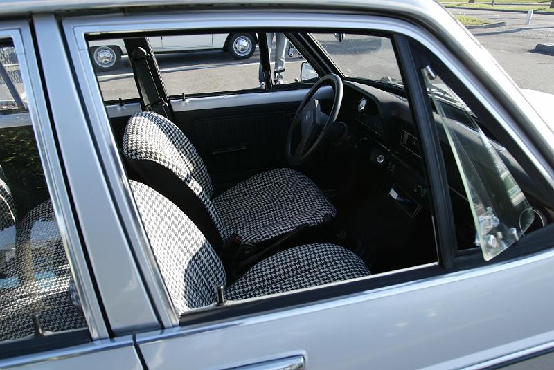 B45D0211.JPG - Ford Escort MK2: de joiis sièges "pied de poule"