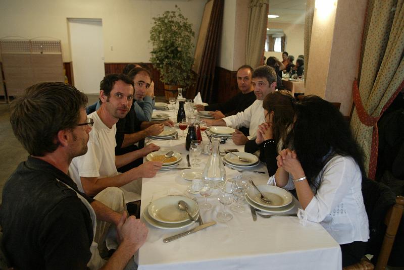 B45D0026.JPG - Après ce pitoyable Rencard, c'était le temps du repas ou 121 personnes étaient présentes. Très bonne ambiance et très bon repas.