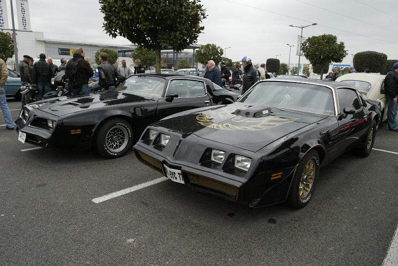 B45D0016.JPG - 2 Pontiac Firebird