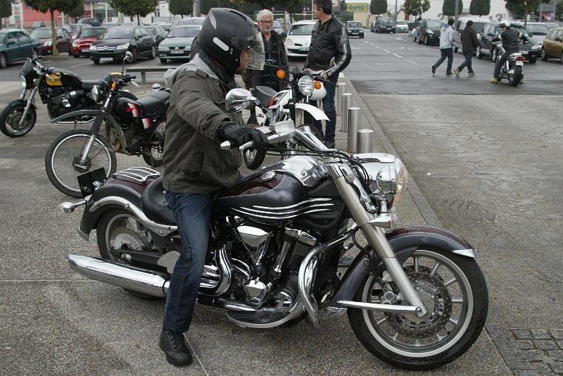B45D0030.jpg - Pas mal de moto aussi à l'image de cette belle Harley.
